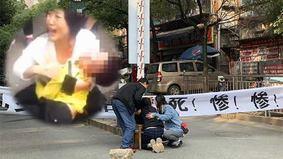 长沙被害男童遗体火化 家人愤怒：嫌疑人家属至今未道歉