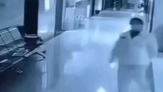 监控视频：女子假扮护士盗走刚出生1天婴儿