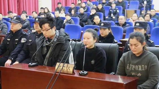 “醉驾玛莎拉蒂致2死”案司机庭审下跪 受害人家属称卖房治病