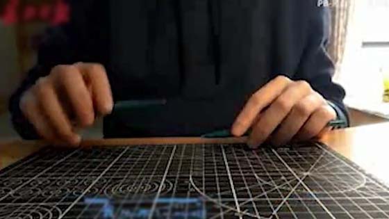 视疫情中可爱的人 高中生用两只笔敲出音乐鼓励武汉人