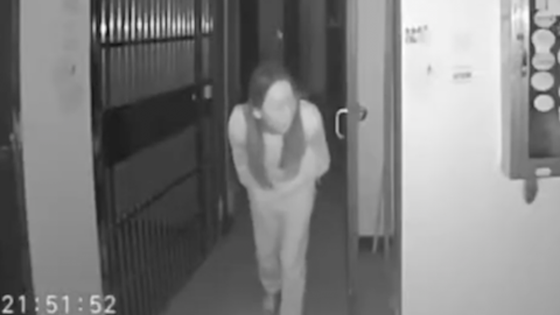 女子疑向门把手吐口水 小区内多人确诊新冠肺炎