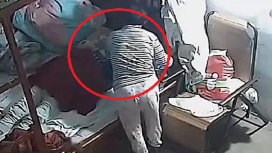 传闷死老人保姆是惯犯 保姆家属事后曾下跪道歉