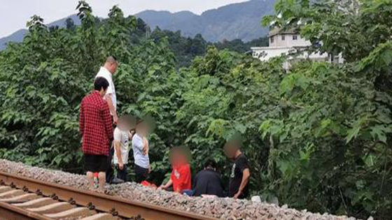 福州一女子遭火车碾压身亡 原因令人惋惜