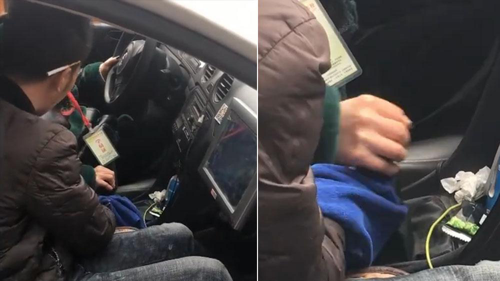 求生欲强！驾校教练授课时手包毛巾