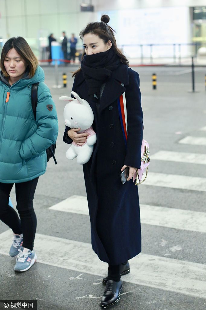 王丽坤抵达北京现身机场.