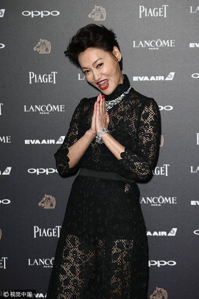 惠英红角逐金马奖最佳女主角 穿透视黑裙气场十足_新浪看点