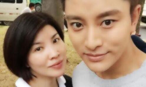 贾乃亮姐姐怒怼爆料:还有人性吗 忍一年了