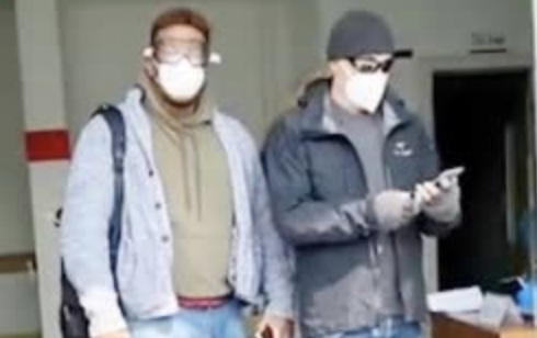 青岛多名外籍人士插队做核酸检测 工作人员：让他们先测