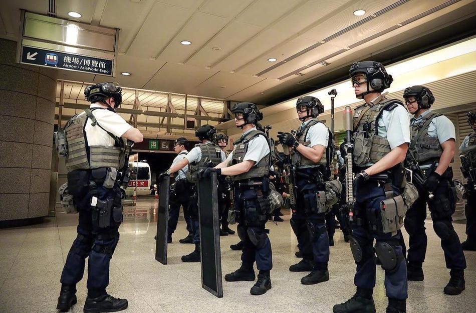 香港警方举行反恐演习 装备高大上堪比特种部队