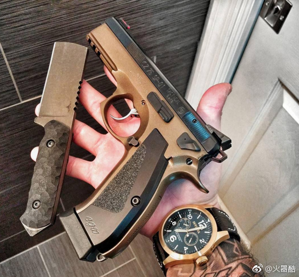 cz75 sp01战术版:酷炫手枪