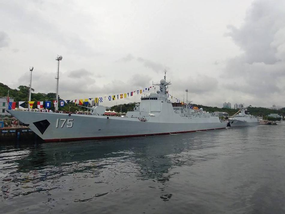 中国新052e型驱逐舰张这样?