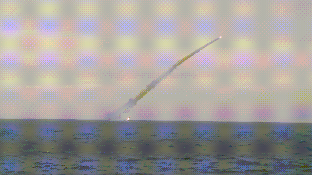 棒打IS！动图展示俄潜艇连射巡航导弹命中目标