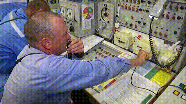 动图展示俄军潜艇连射巡航导弹