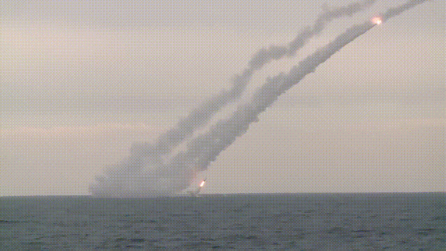 棒打IS！动图展示俄潜艇连射巡航导弹命中目标