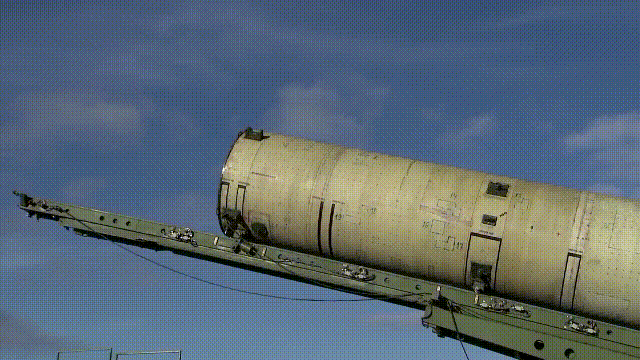 外形似大油罐！俄试射全新反导系统场面震撼