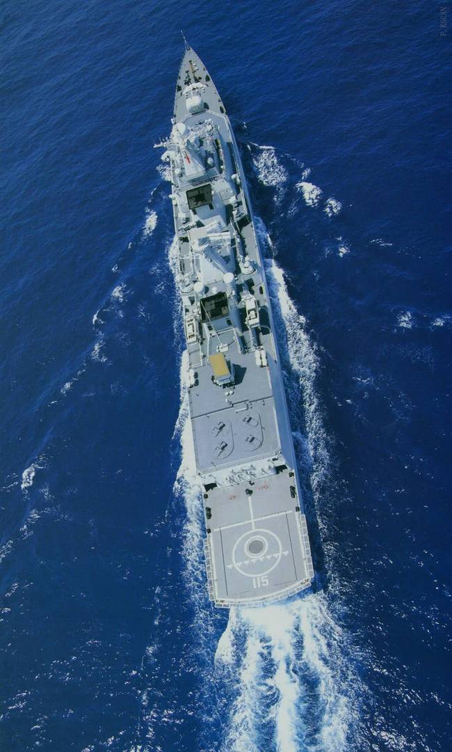 俯瞰中国战舰换个角度俯瞰更显威猛