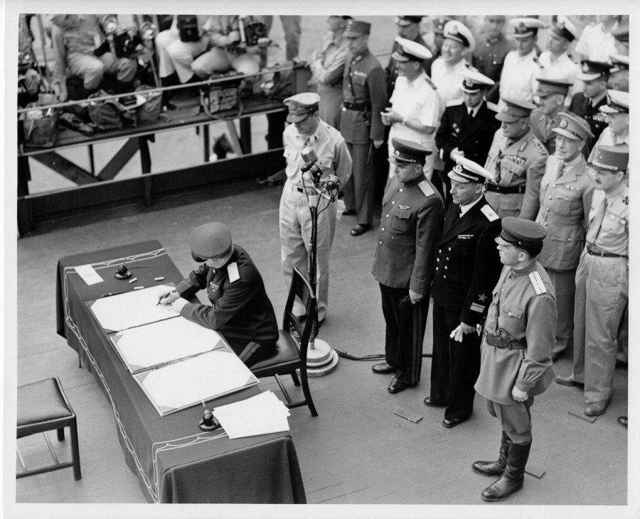 日本右翼别忘了:75年前在密苏里号上的投降仪式