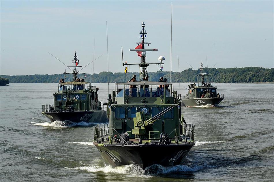 没有海军有水师!塞尔维亚与匈牙利在多瑙河联合演习_高清图集_新浪网