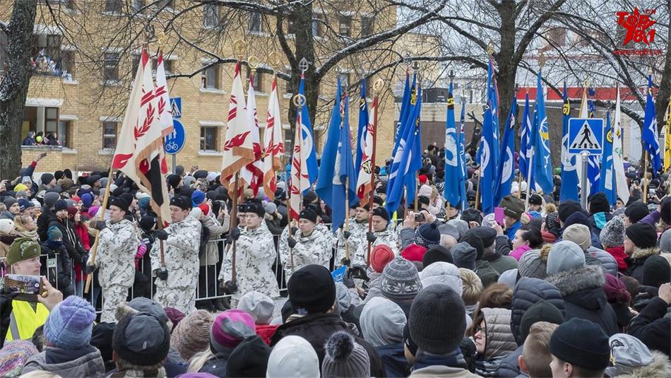 苏芬战争的英雄庆祝芬兰独立100周年举行阅兵式