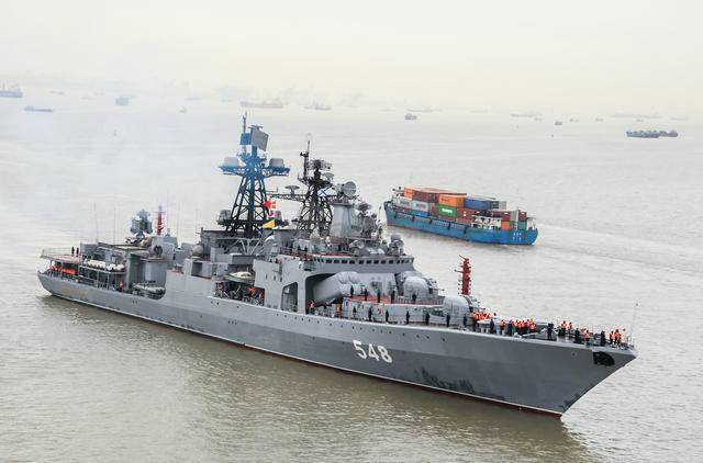 中国10后新护卫舰秒杀俄罗斯来访80后驱逐舰