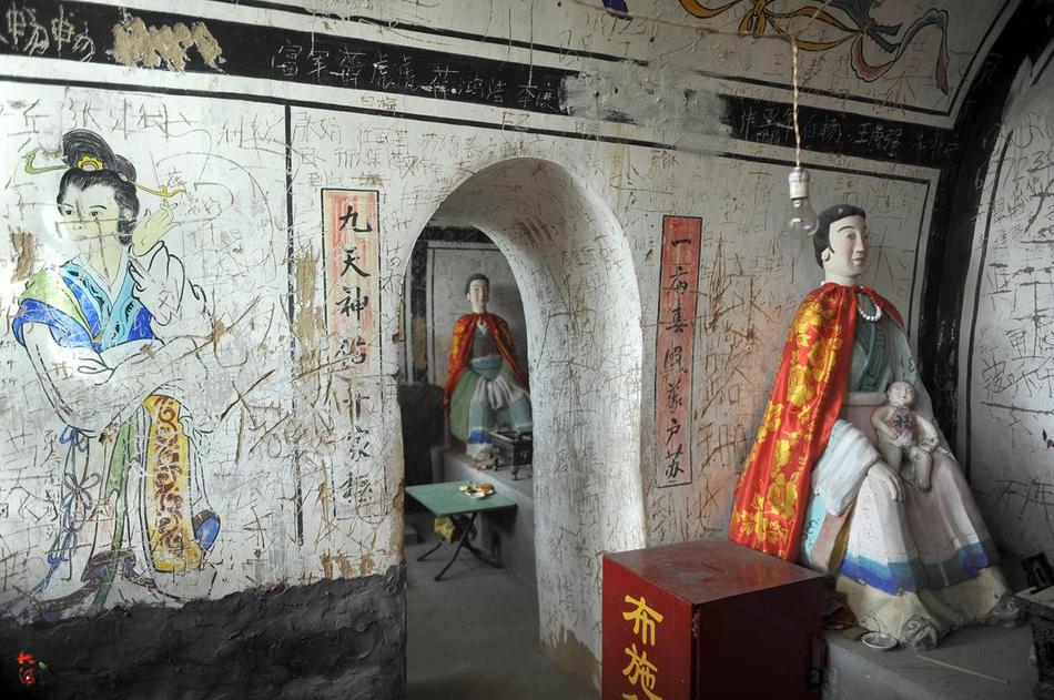 千年古城不收费 娘娘庙惨遭刻划