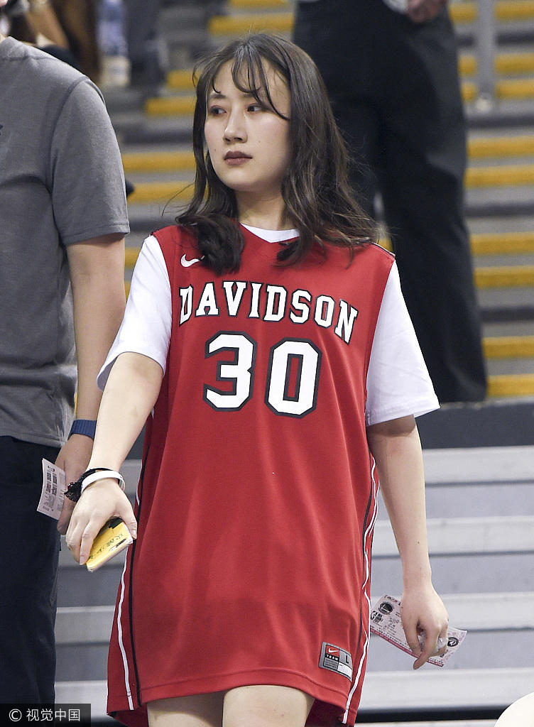 nba上海站球迷日活动现场 美女球迷偏爱库里