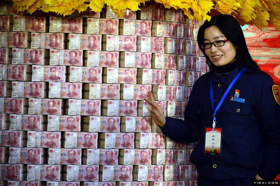 南昌一企业发红包 1.6亿现金堆成"钱墙"往期回顾评论