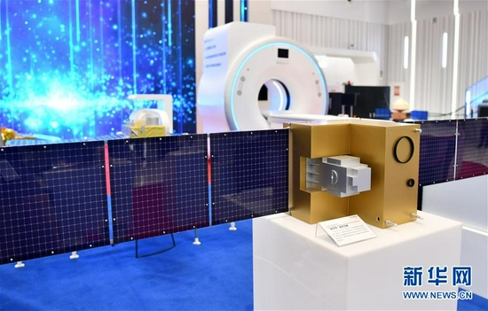 这是在安徽创新馆拍摄的“墨子号”量子卫星模型（2020年8月25日摄）。新华社记者刘军喜摄