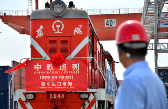 △2018年6月13日，首趟中欧班列汽车整车进口专列抵达陕西西安。