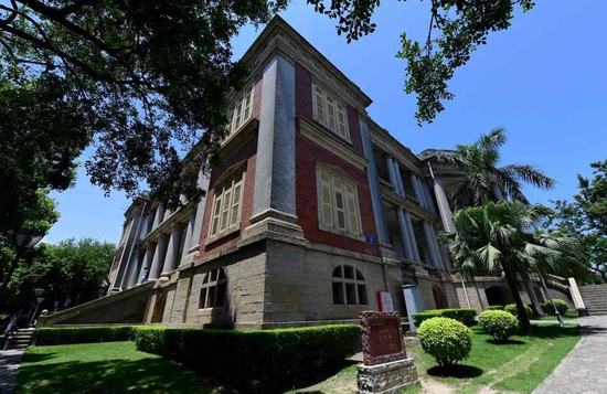  这是福建省厦门鼓浪屿“地标”建筑八卦楼（2017年8月5日摄）。新华社记者 魏培全 摄