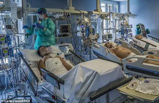 教授|女教授染新冠上课中咳嗽至死！学生目睹全过程