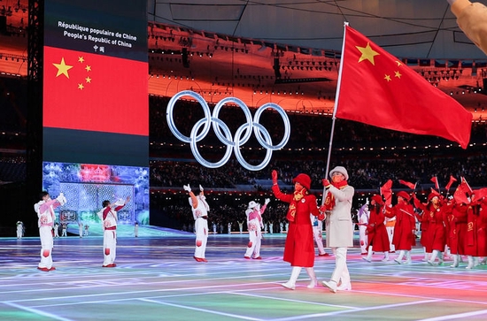 2月4日晚，第二十四届冬季奥林匹克运动会开幕式在北京国家体育场举行。这是中国代表团在开幕式上入场。新华社记者 曹灿 摄