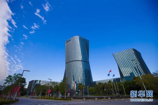 位于顺德区北滘镇的美的集团总部(资料照片).新华社发(周焯杰 摄)