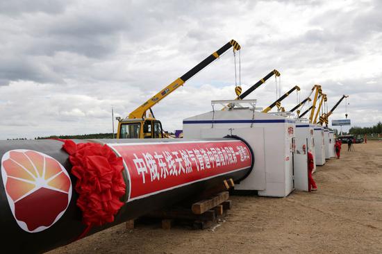 2015年6月29日，中俄东线天然气管道中国境内段在黑龙江省黑河市开工铺设。新华社发 宋福来摄
