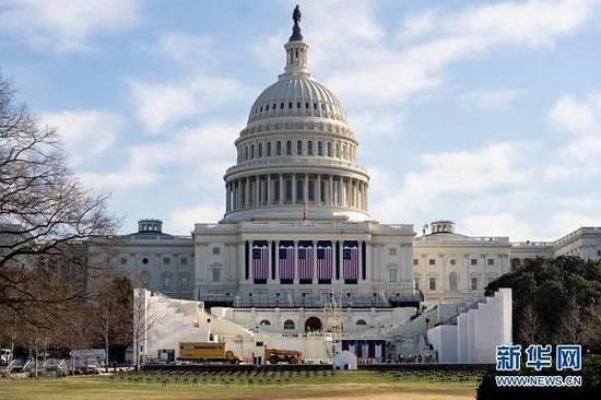 （图片说明：这是1月13日在美国首都华盛顿拍摄的国会大厦。）