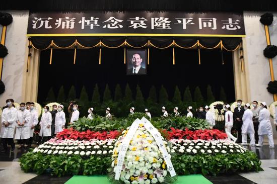 5月24日，袁隆平遗体送别仪式在湖南省长沙市明阳山殡仪馆举行。新华社记者 薛宇舸 摄