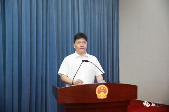 免去张颖同志连江县监察委员会委员职务;免去陈升阳同