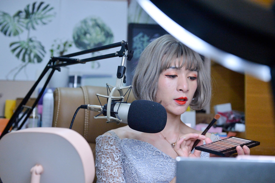 曾经,对于陈璇来说,买买买成为缓解压力最行之有效的办法.