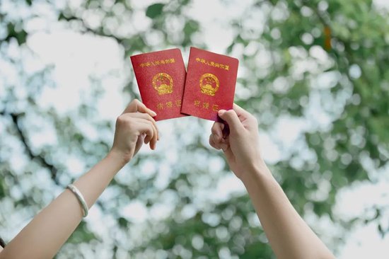 大衣哥回应陈亚男再婚！希望对方越来越好，儿子3年前就已经再婚