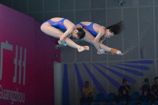 才18岁！教练：全红婵胫骨、踝关节都有伤，身上都是肌贴每天都疼