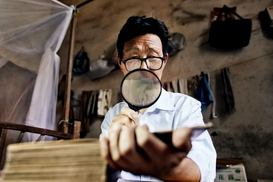 2014年8月19日,江西九江市修水县,73岁,行医超过50年的"赤脚医生"戴癸