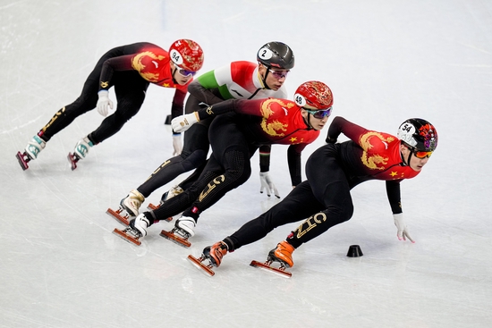 △ 2月7日，北京冬奥会短道速滑男子1000米决赛现场。