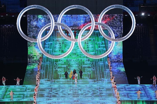 2022年2月4日晚，第二十四届冬季奥林匹克运动会开幕式在北京国家体育场举行。这是厄瓜多尔代表团在开幕式上入场。