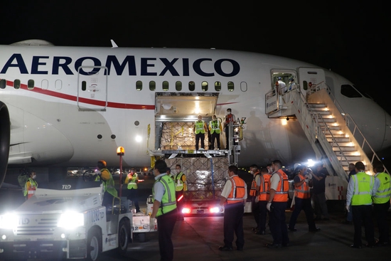 2020年4月7日，墨西哥联邦政府从中国采购的首批防疫医疗物资通过空运运抵墨首都墨西哥城。