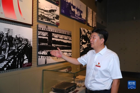 刘晓光回忆习近平总书记参观考察经过。新华社记者 杨青 摄