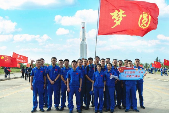 控制系统科技人员参加梦天实验舱转场活动