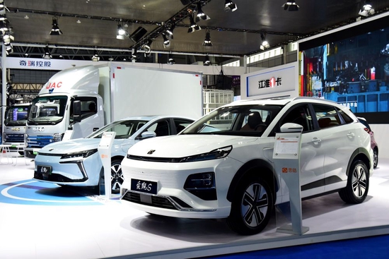  这是2022世界制造业大会新能源汽车展厅展出的几款新能源车辆（2022年9月21日摄）。新华社记者 黄博涵 摄