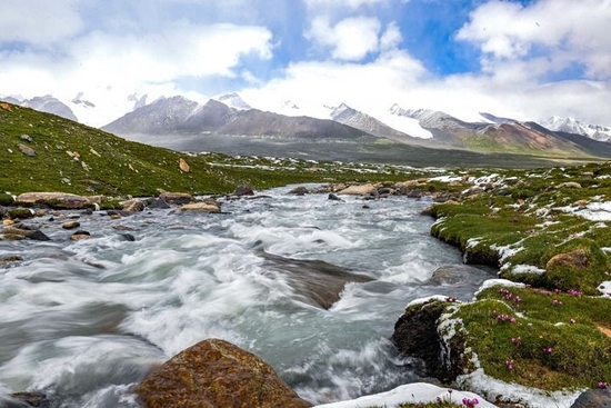 这是2022年7月21日在长江源地区拍摄的河道。新华社记者 张龙 摄