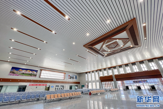 新华网发(杨紫轩 摄)丽香铁路新建拉市海站(10月30日摄)