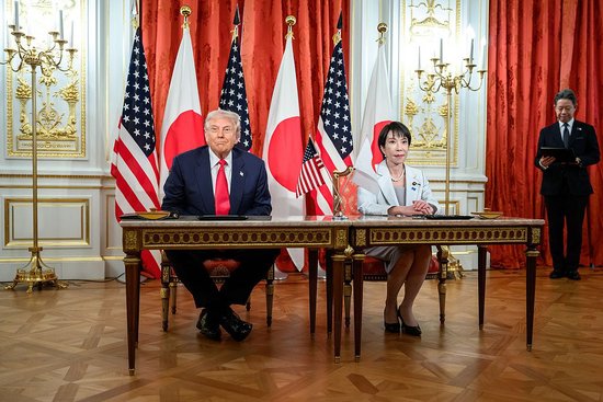 宣称加强紧密协作，难掩日方外交困境，日媒分析日美领导人通话动机